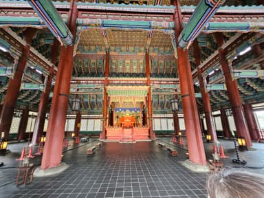 玉座
