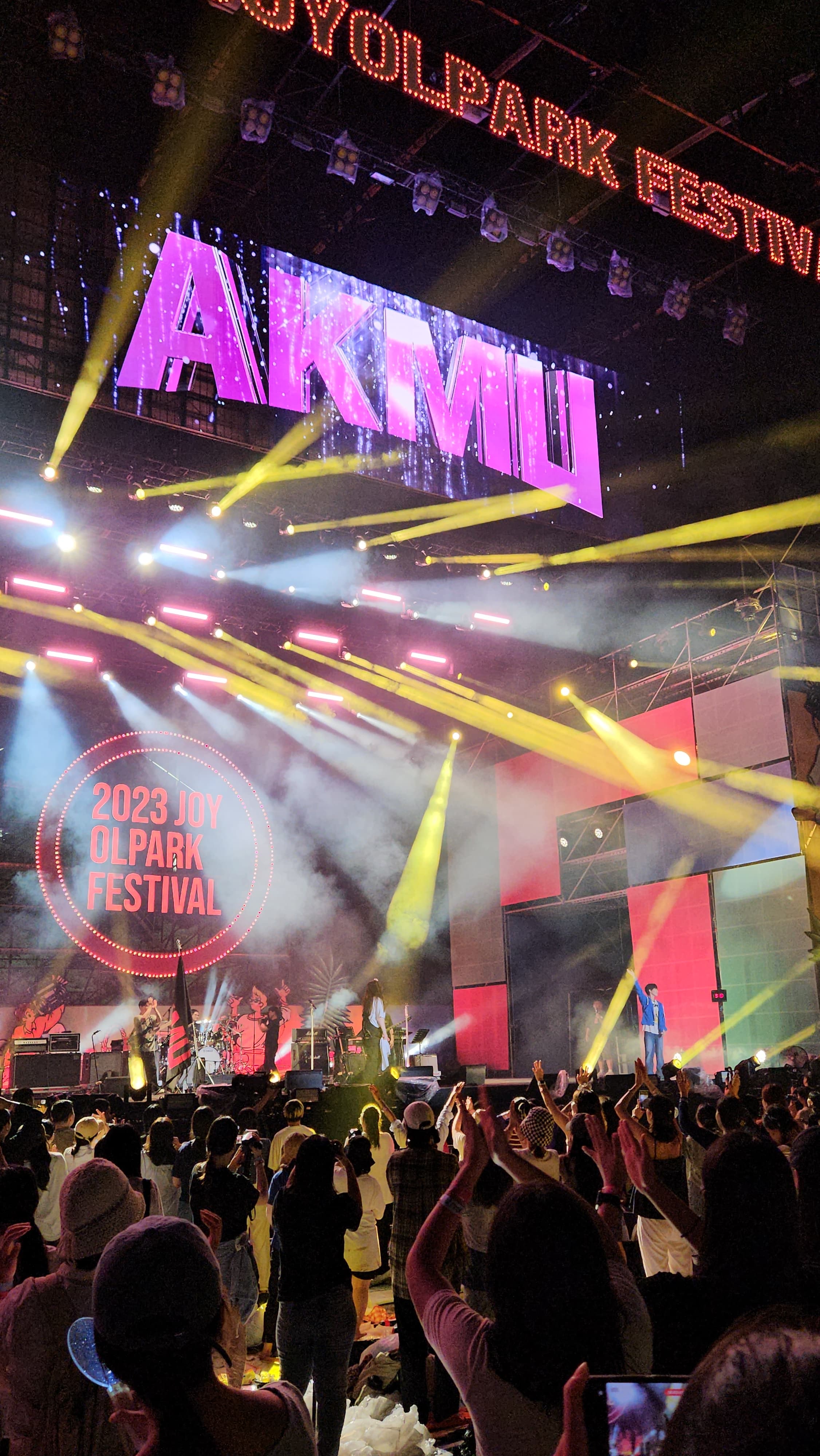 AKMU