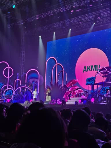 AKMU