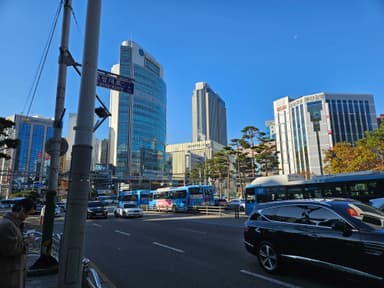 西面のビル