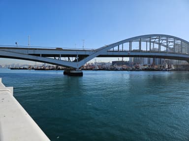 釜山大橋と海