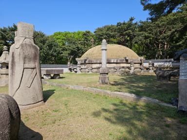 墳丘（봉분）