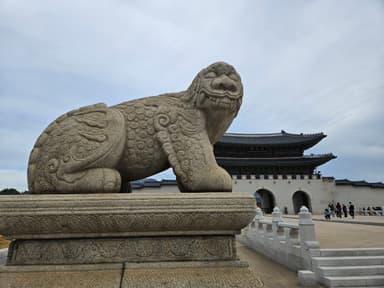 ヘチ(해치)(左)