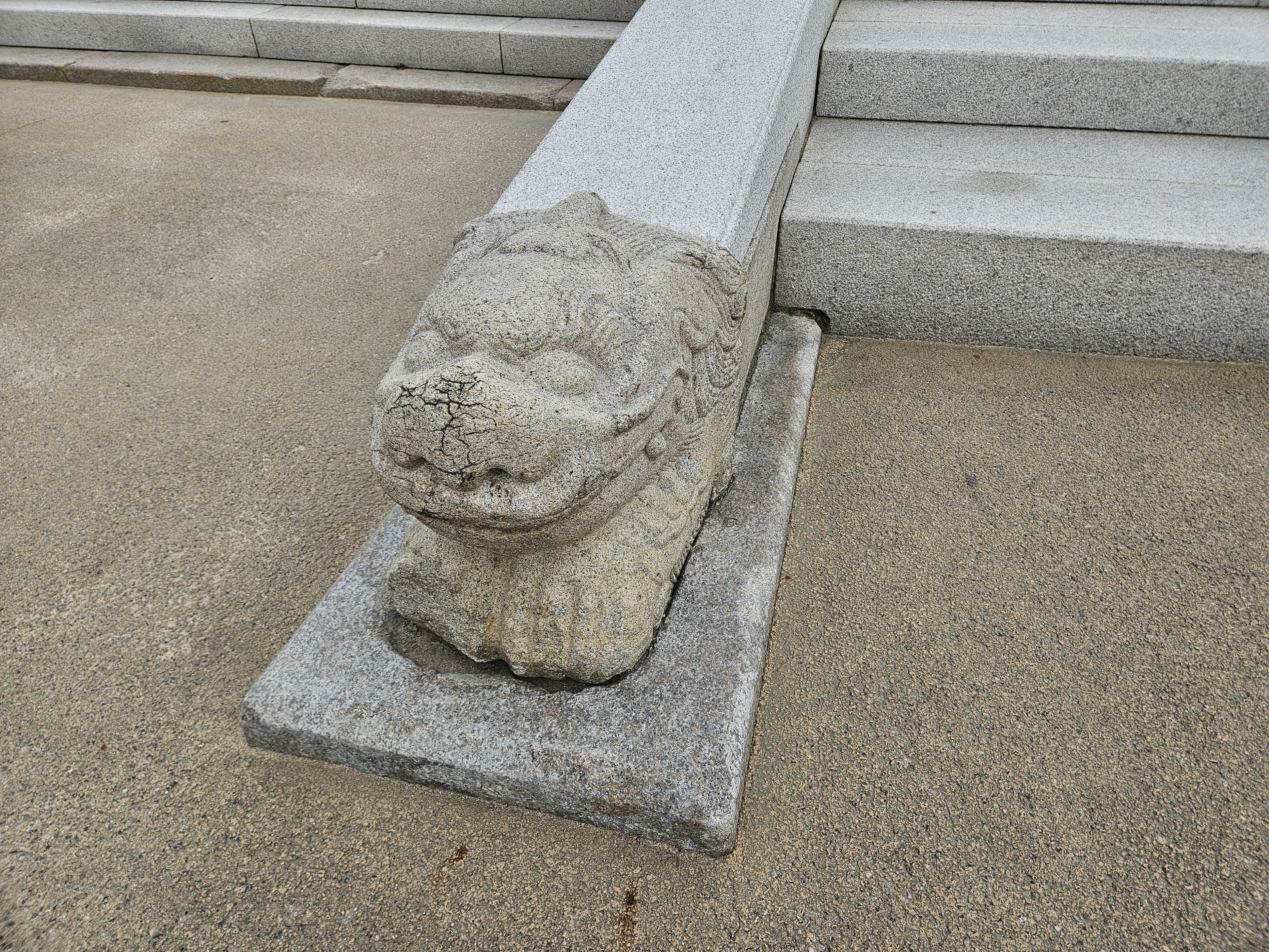 階段の端っこ