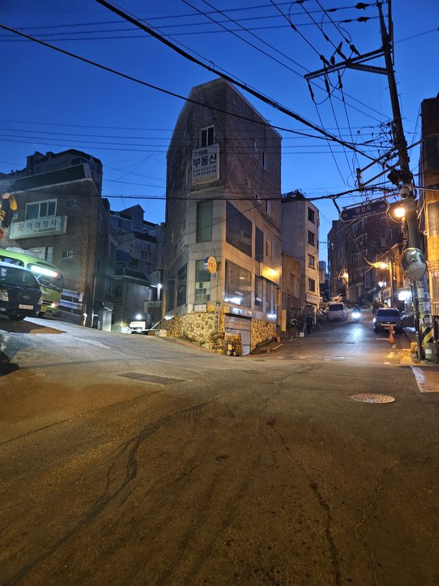 韓国らしい坂の道