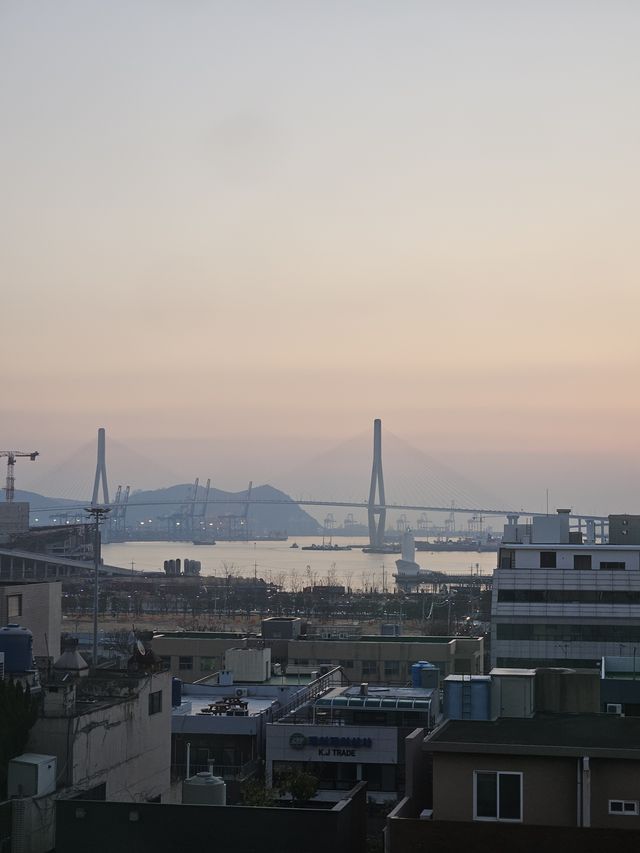 朝の釜山港大橋
