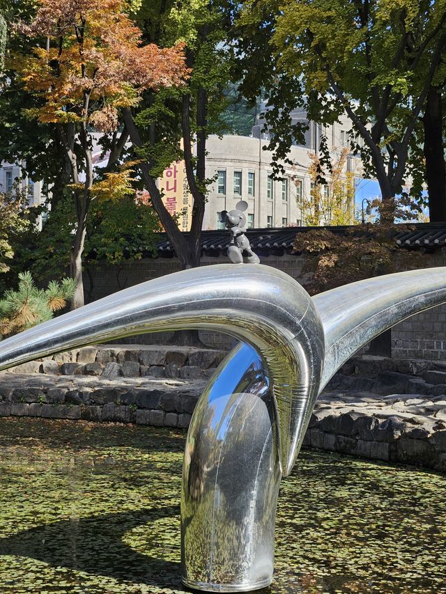 なんでここに？